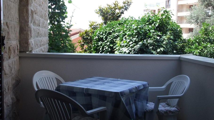 Others 3, Apartments Minja Nerin