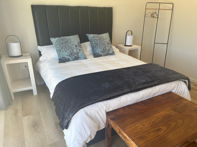 Others 2, STEYNMOND COTTAGE, Siyanda