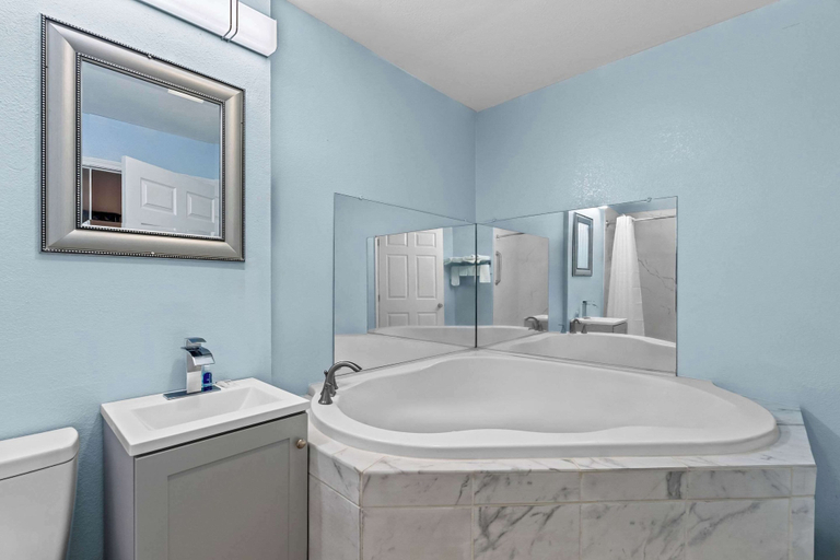 Bathroom 4, Rodeway Inn & Suites Brookhaven, Lincoln