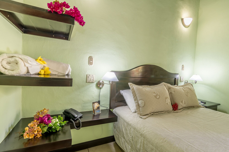 Bedroom 2, Kayak Lodge, Aguirre