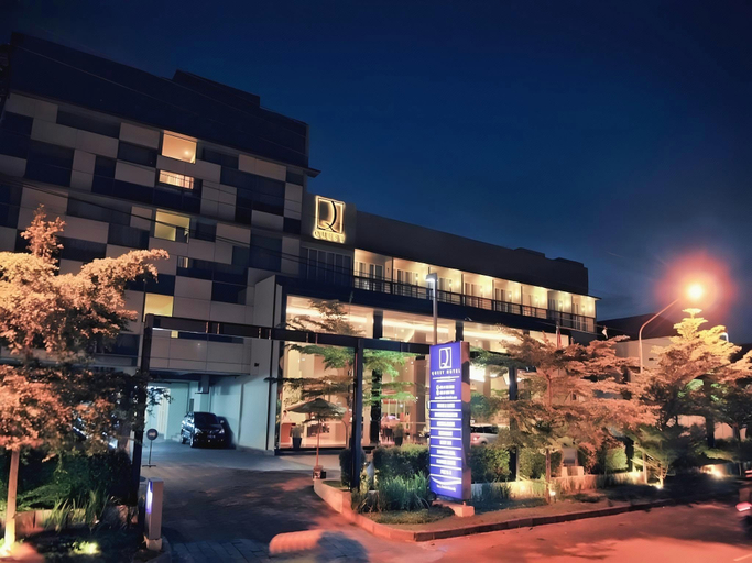 Exterior & Views 16