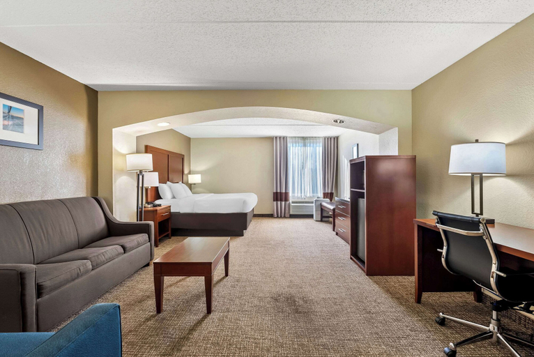 Bedroom 3, Comfort Inn & Suites, Bay