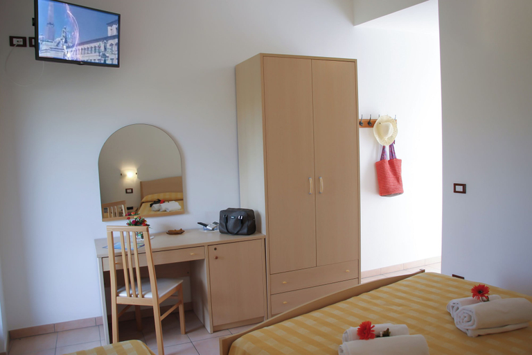 Bedroom 4, HOTEL L’ANCORA***, Vibo Valentia