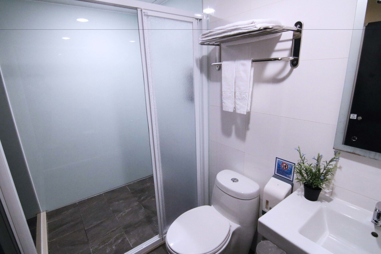 Bathroom 3, Hotel 6 - Wannien, Taipei City