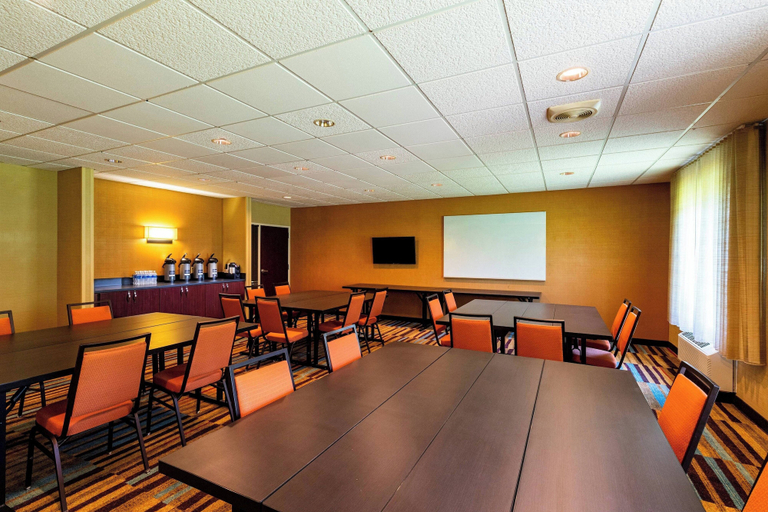 Food & Drinks 5, Fairfield Inn by Marriott Battle Creek, Calhoun