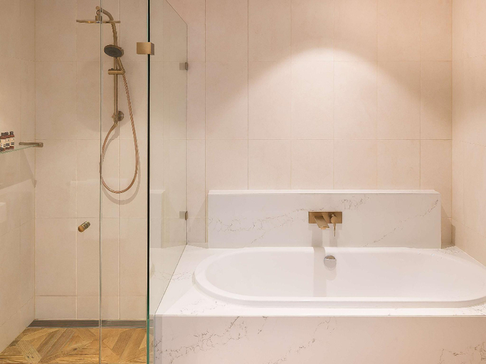 Bathroom 9