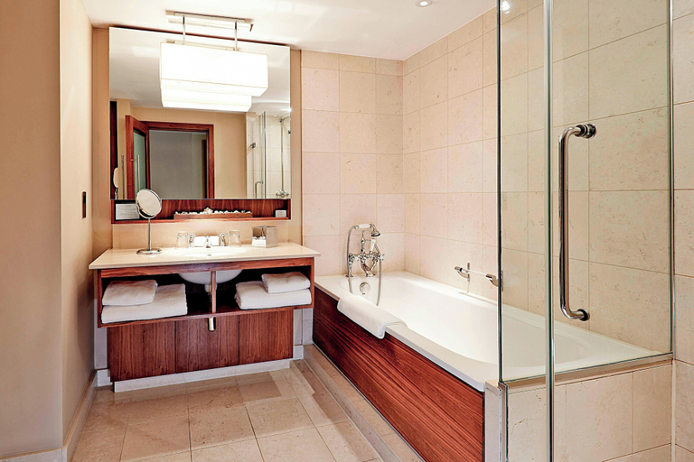 Bathroom 4, Threadneedles, Autograph Collection, London