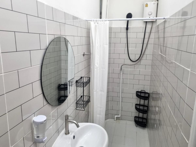 Bathroom 3, Haus Sathorn Pier, Khlong San