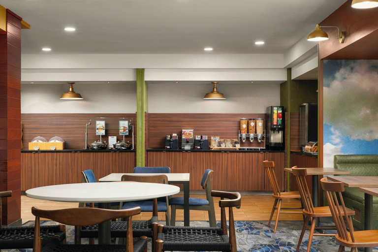 Food & Drinks 5, Fairfield Inn & Suites by Marriott Chesapeake Suffolk, Chesapeake