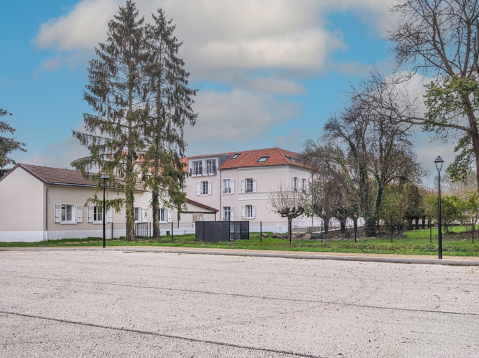 Exterior & Views 2, L'Horloge - Appart'Hotel, Seine-et-Marne