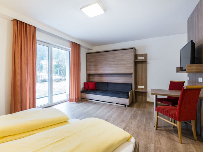 Bedroom 2, Apartment in Kleinarl Near Ski Slopes, Sankt Johann im Pongau