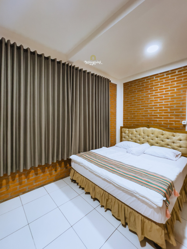 Bedroom 3, Terracota by Nginapsini, Bogor