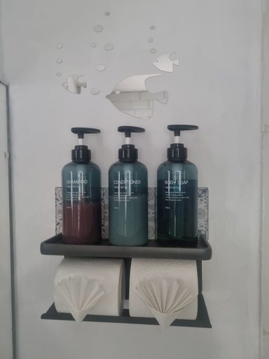 Bathroom amenities, Charming 1-bed Studio, Parking, Kitchen,wifi, London