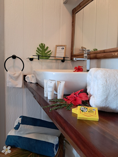 Bathroom 5, Moorea Island Beach
