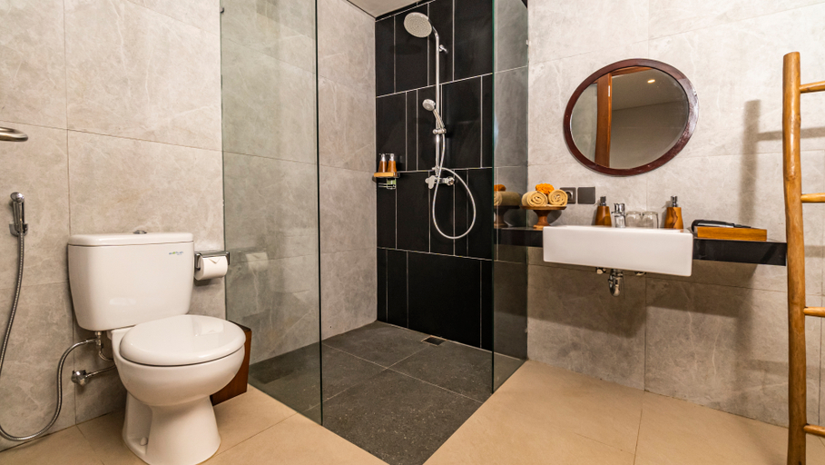 Bathroom 14