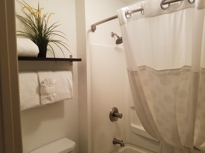 Bathroom 4, Infinity Inn & Suites, Maricopa