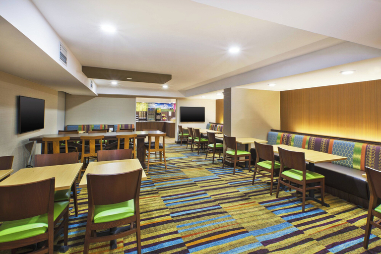 Food & Drinks 5, Fairfield by Marriott Inn & Suites Herndon Reston, Fairfax