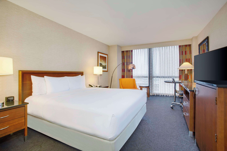 Bedroom 3, Hilton Chicago O'Hare Airport, Cook