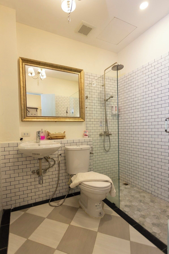Bathroom 5, Nai Suan Bed and Breakfast, Muang Chiang Rai