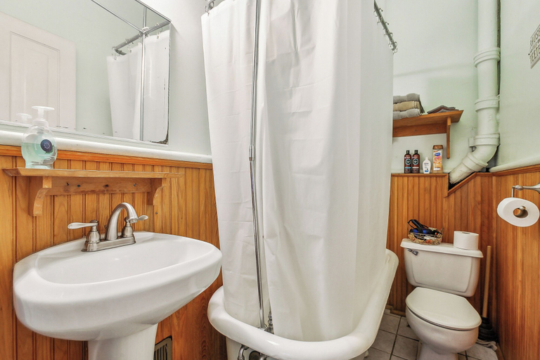 Bathroom, Garden District B&B, Orleans