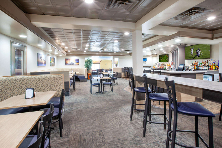 Food & Drinks 5, Wingate by Wyndham Detroit Metro Airport, Wayne
