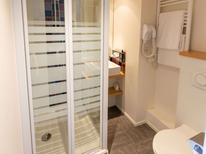 Bathroom 7