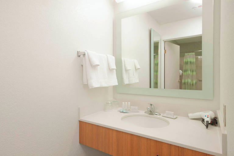 Bathroom 5, SpringHill Suites by Marriott Phoenix Chandler/Fashion Center, Maricopa