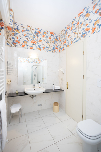 Bathroom 13