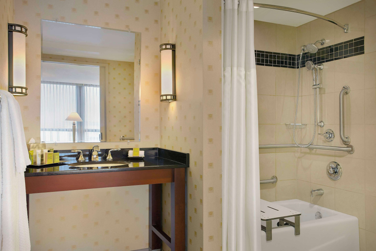 Bedroom 5, Hilton Chicago O'Hare Airport, Cook