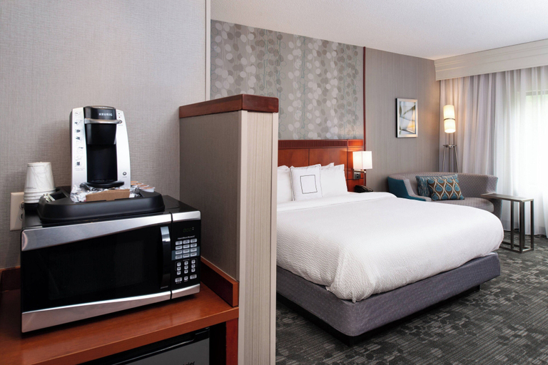 Bedroom 2, Courtyard by Marriott High Point, Guilford