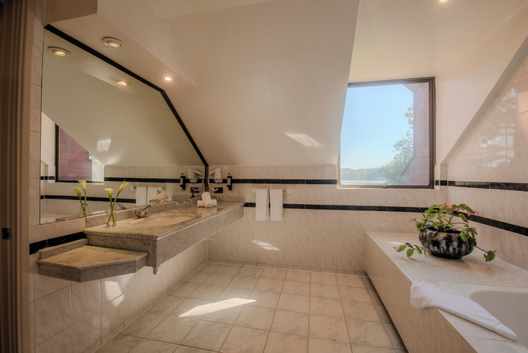 Bathroom 4, Hotel Puerta del Sur, Valdivia