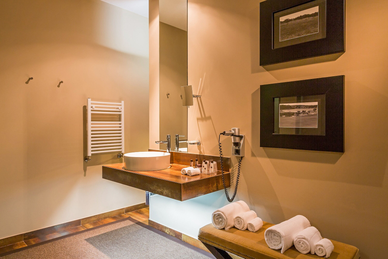 Bathroom 5, NAU Morgado Golf & Country Club, Portimão