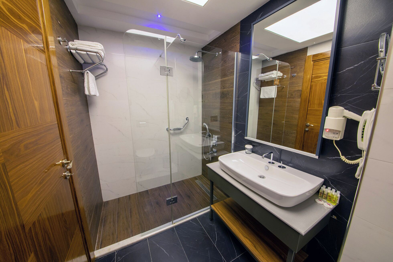 Bathroom 4, Ramada Plaza by Wyndham Samsun, Merkez