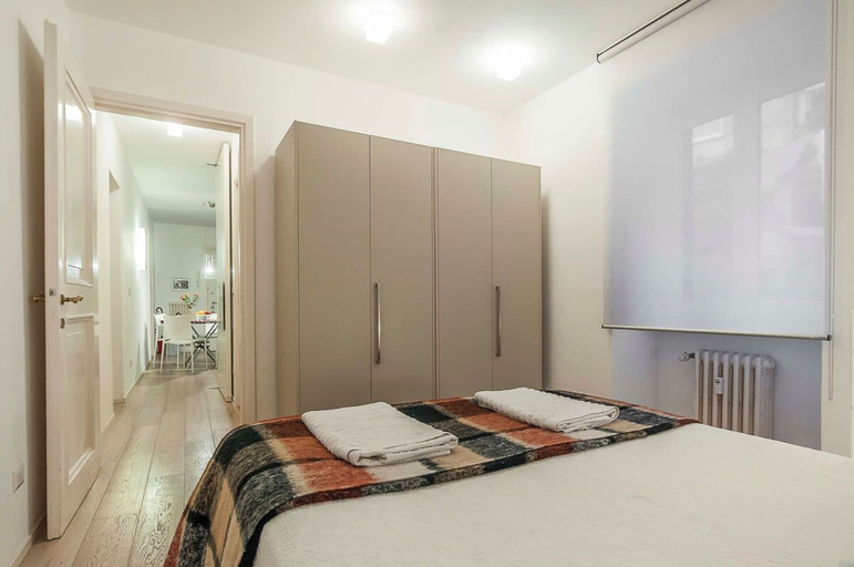 Bedroom 2, In Rome at Spanish Steps Classy Apartment With Modern Design in an Historic Palazzo, Rome