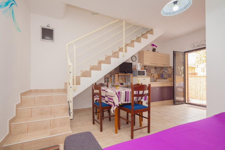 Others 5, Miramare, Medulin