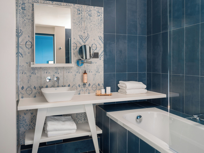 Bathroom 5, Hôtel Belleval, Paris
