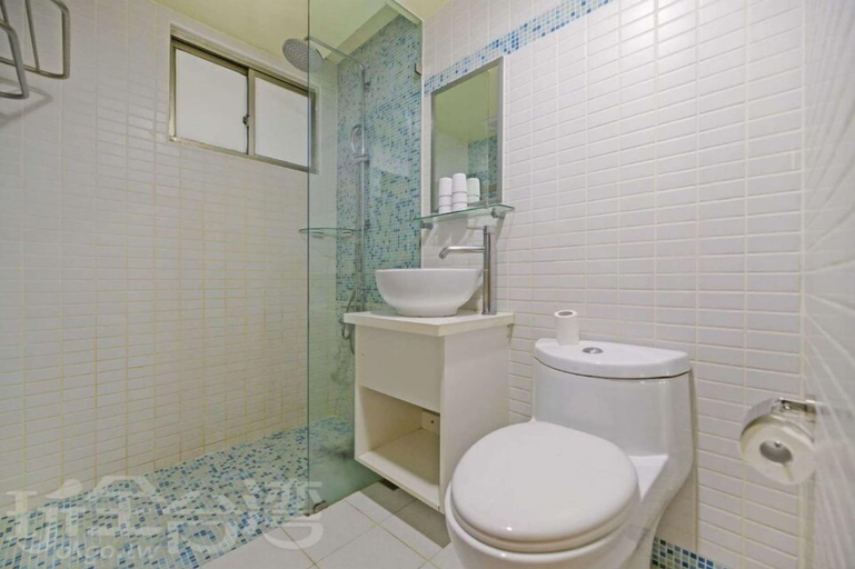Bathroom 3, Huaxin Hotel, Penghu