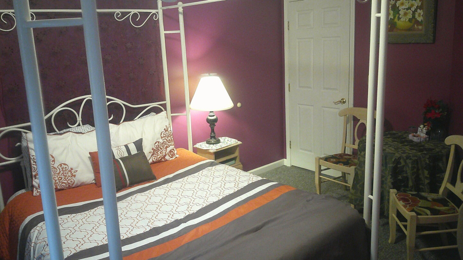 Bedroom 3, Lil Black Bear Inn, Brown