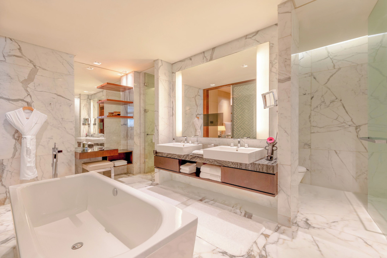 Bathroom 16