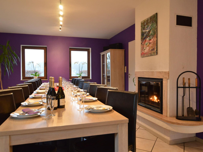 Food & Drinks 5, Holiday Home in Waimes with Pool Sauna, Liège
