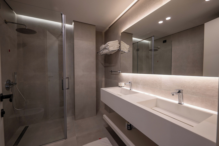 Bathroom 4, Mazarine Hotel, Vlorës