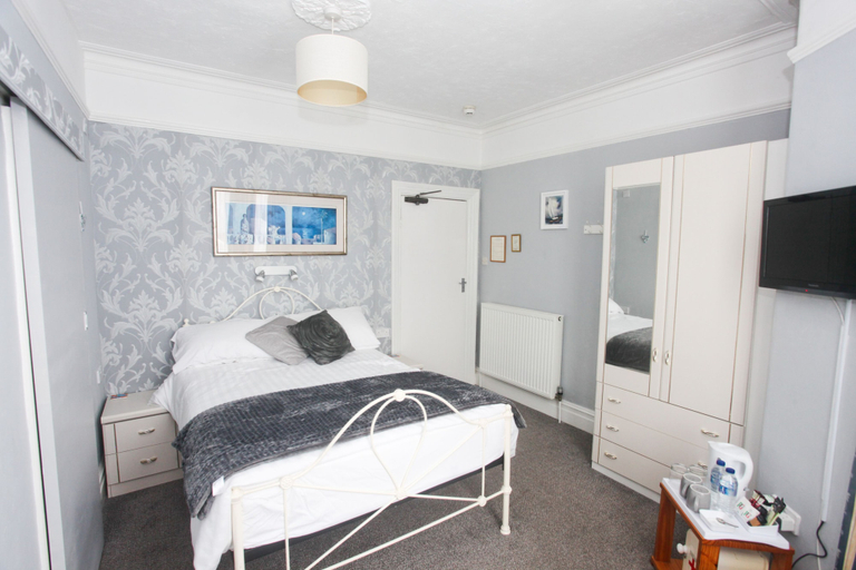 Bedroom 2, The Clydesdale, Torbay