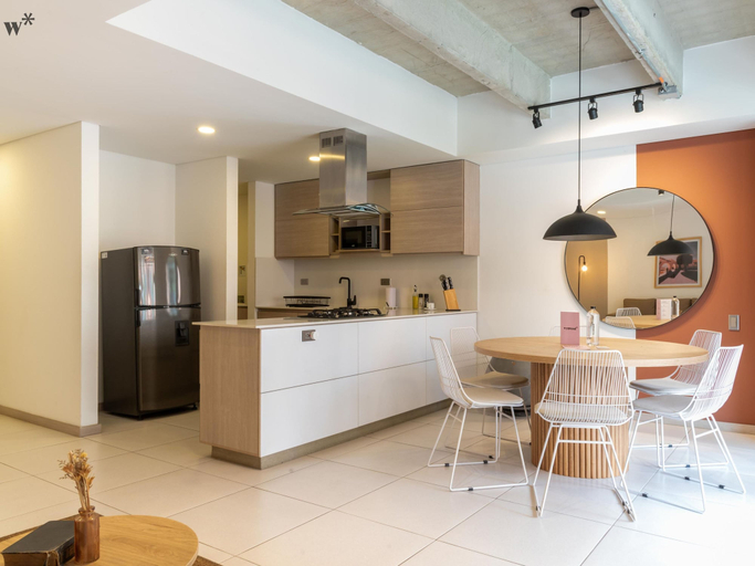 Room 4, w Lovely 2BR w Balcony n AC in Laureles, Medellín