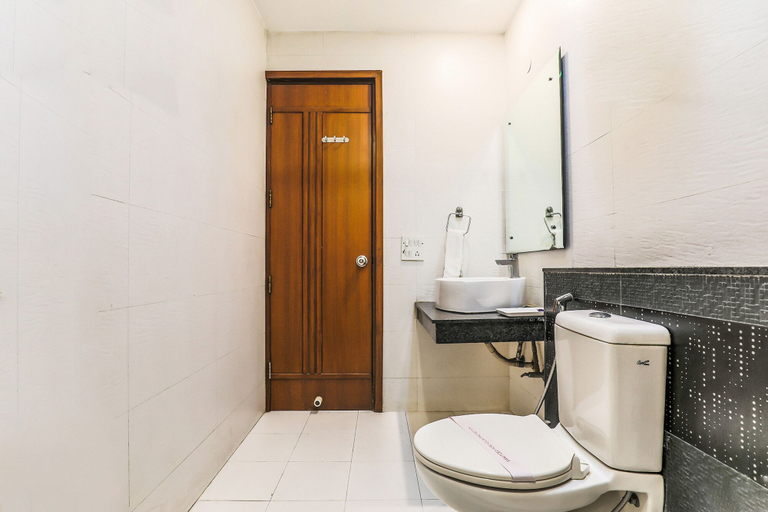 Bathroom, FabHotel The Maple Stays - Nr. Leisure Valley Park, Iffco Chowk, Gurgaon