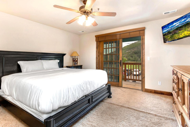 Bedroom 3, Park Side 4 Bedrooms PPS-1418 by KBM, Summit