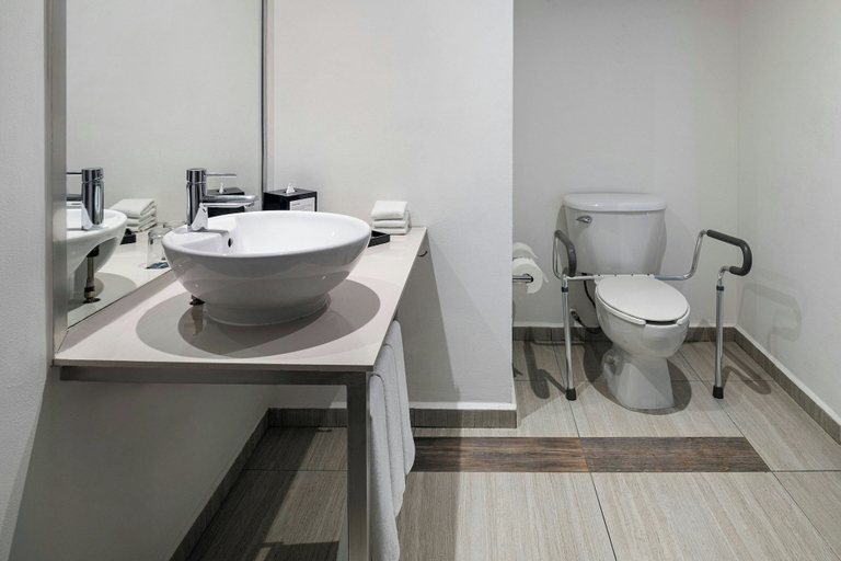 Bathroom 4, Aloft by Marriott Cancun, Benito Juárez