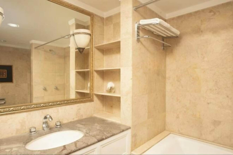 Bathroom 16