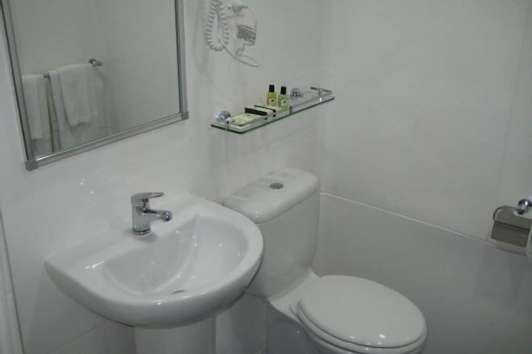Bathroom 25