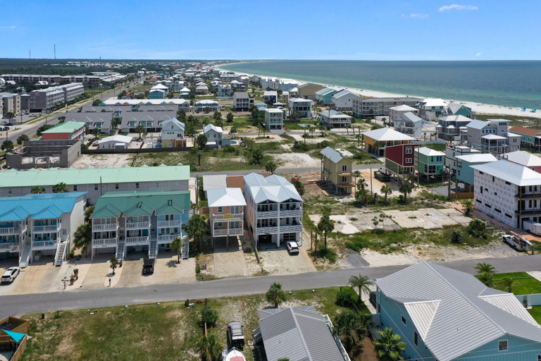 Exterior & Views 2, Biggie's Beach House, Bay