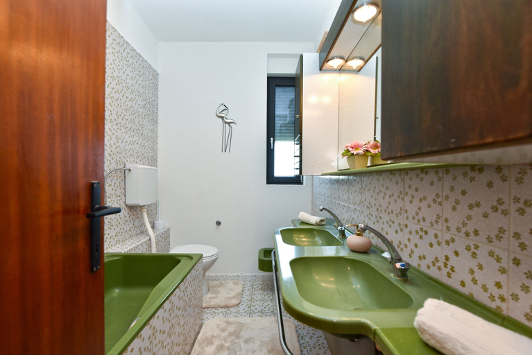Bathroom 3, Apartment 1490, Fažana